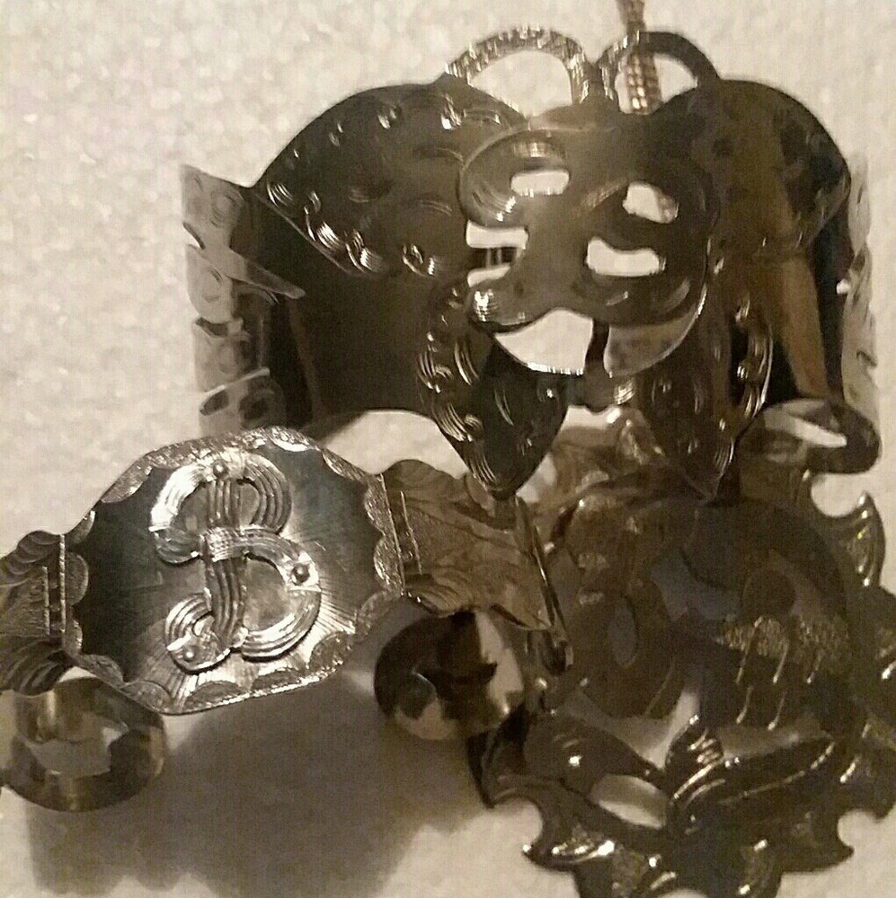 Silver plated custom made Bria & B named necklace